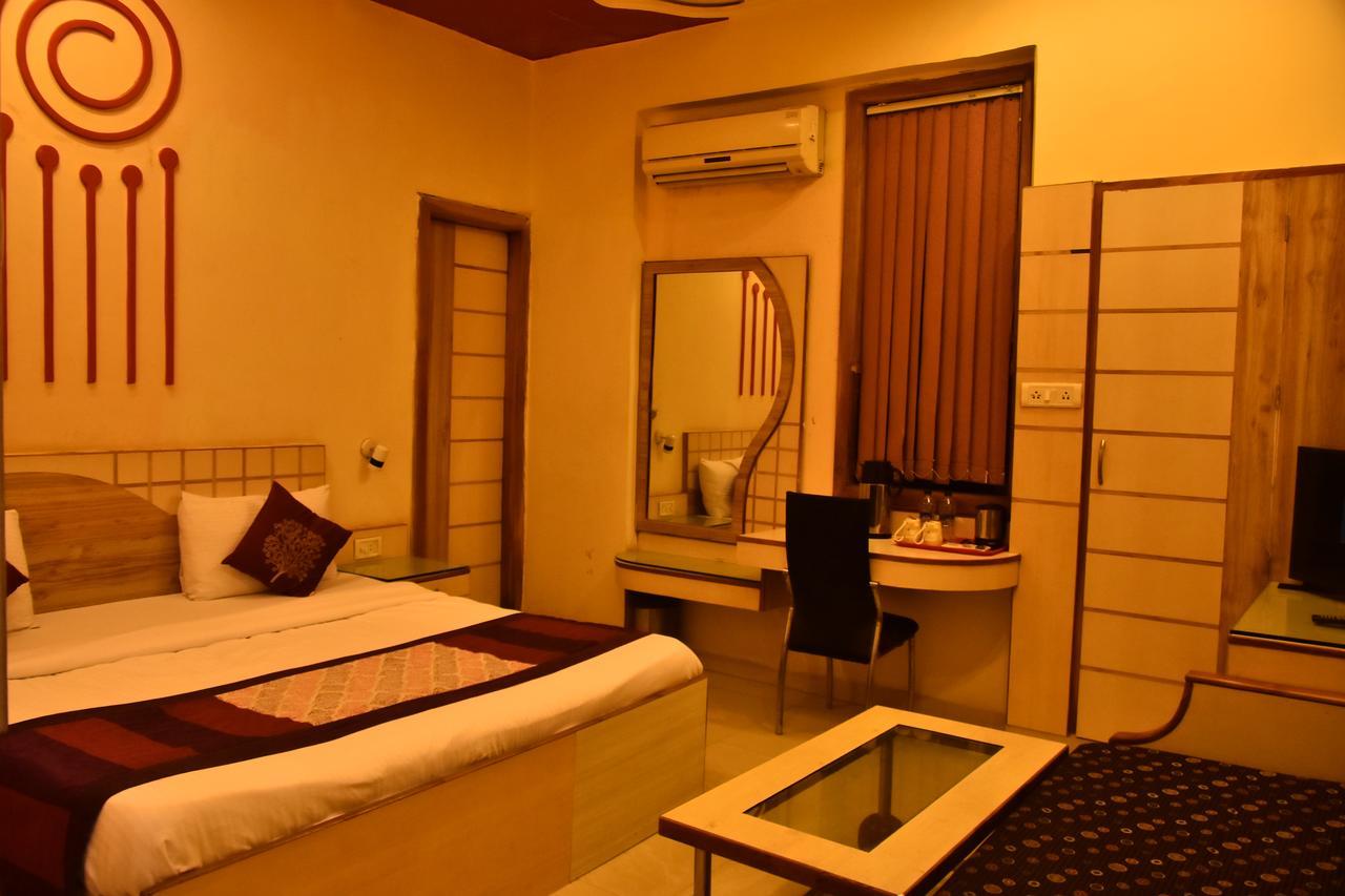 Hotel Deep Kanpur Exterior photo