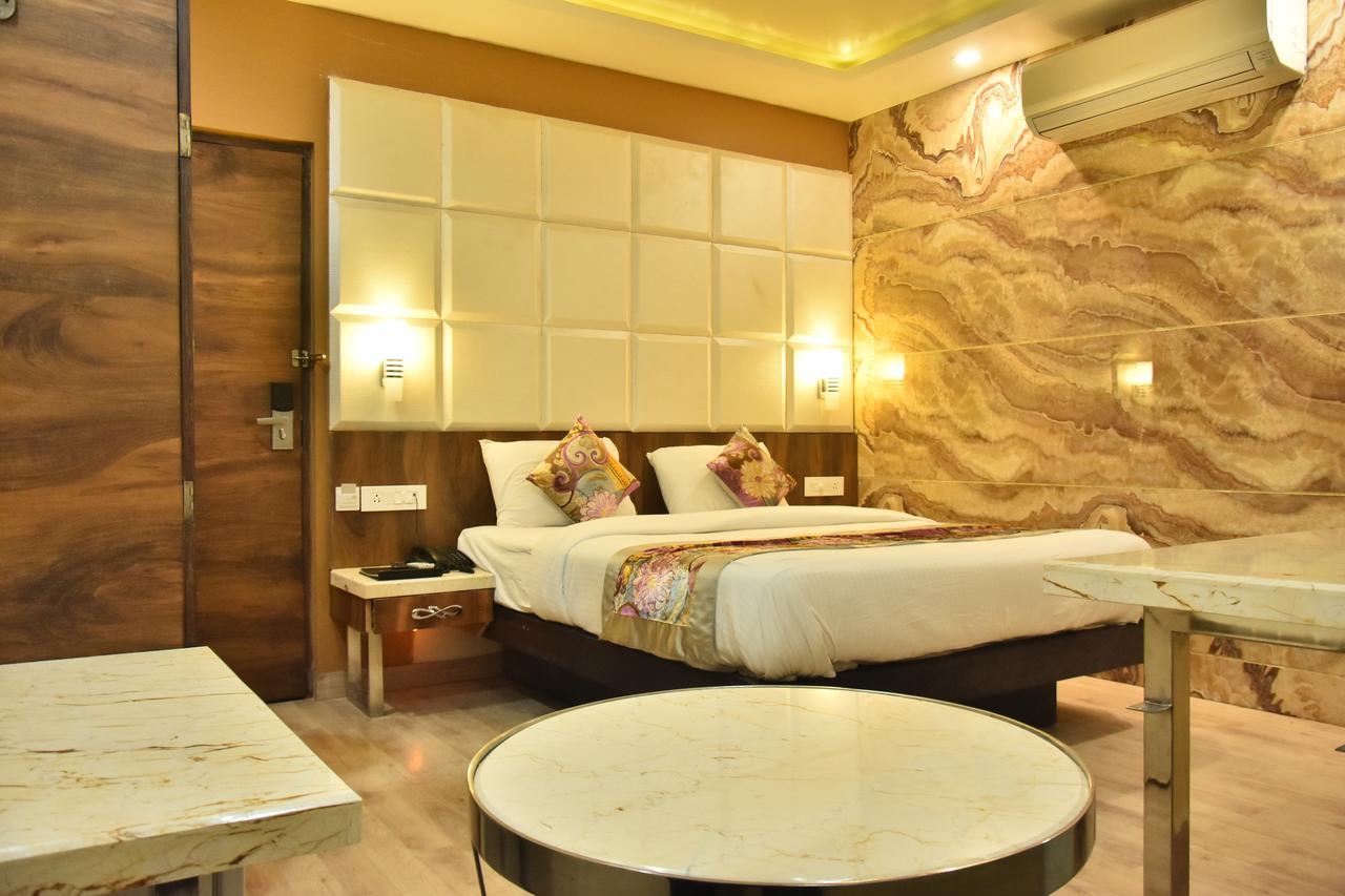 Hotel Deep Kanpur Exterior photo
