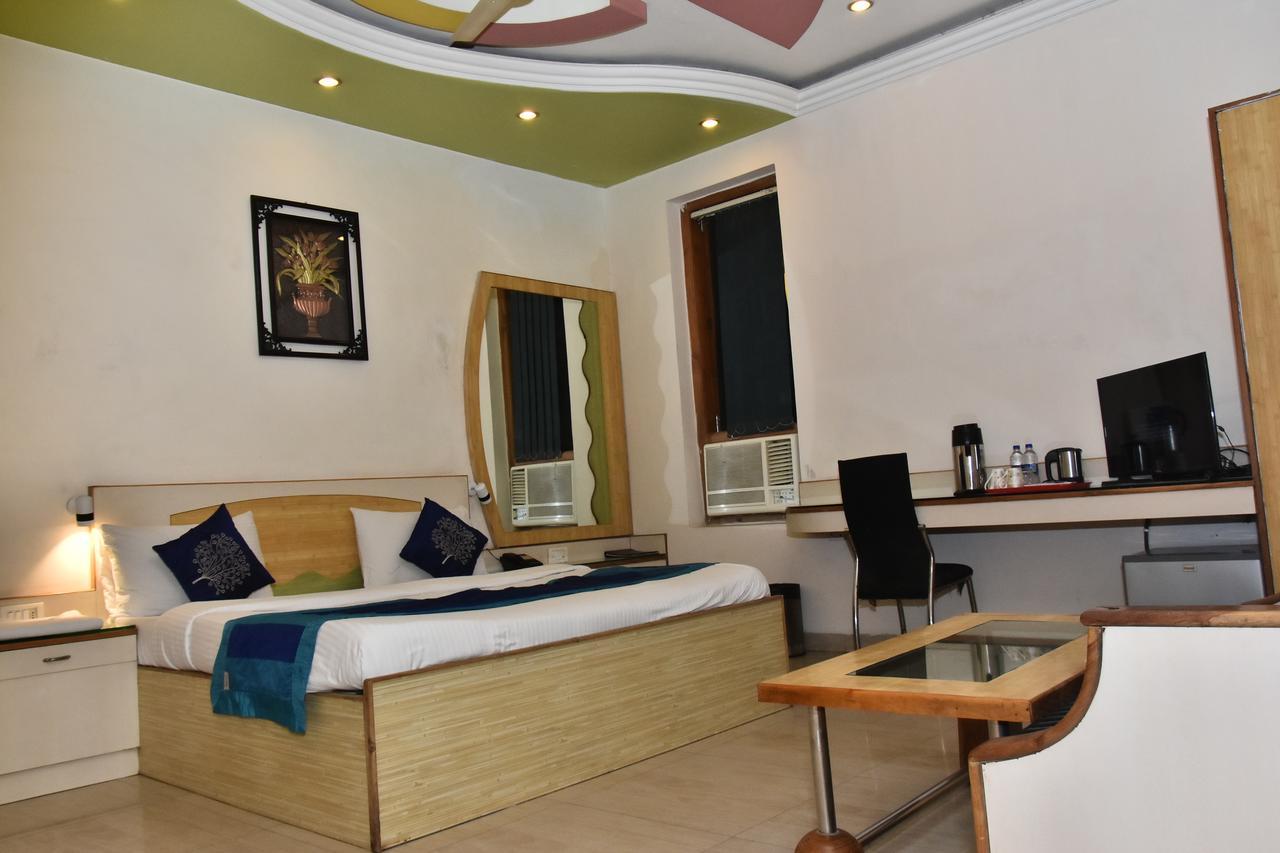 Hotel Deep Kanpur Exterior photo