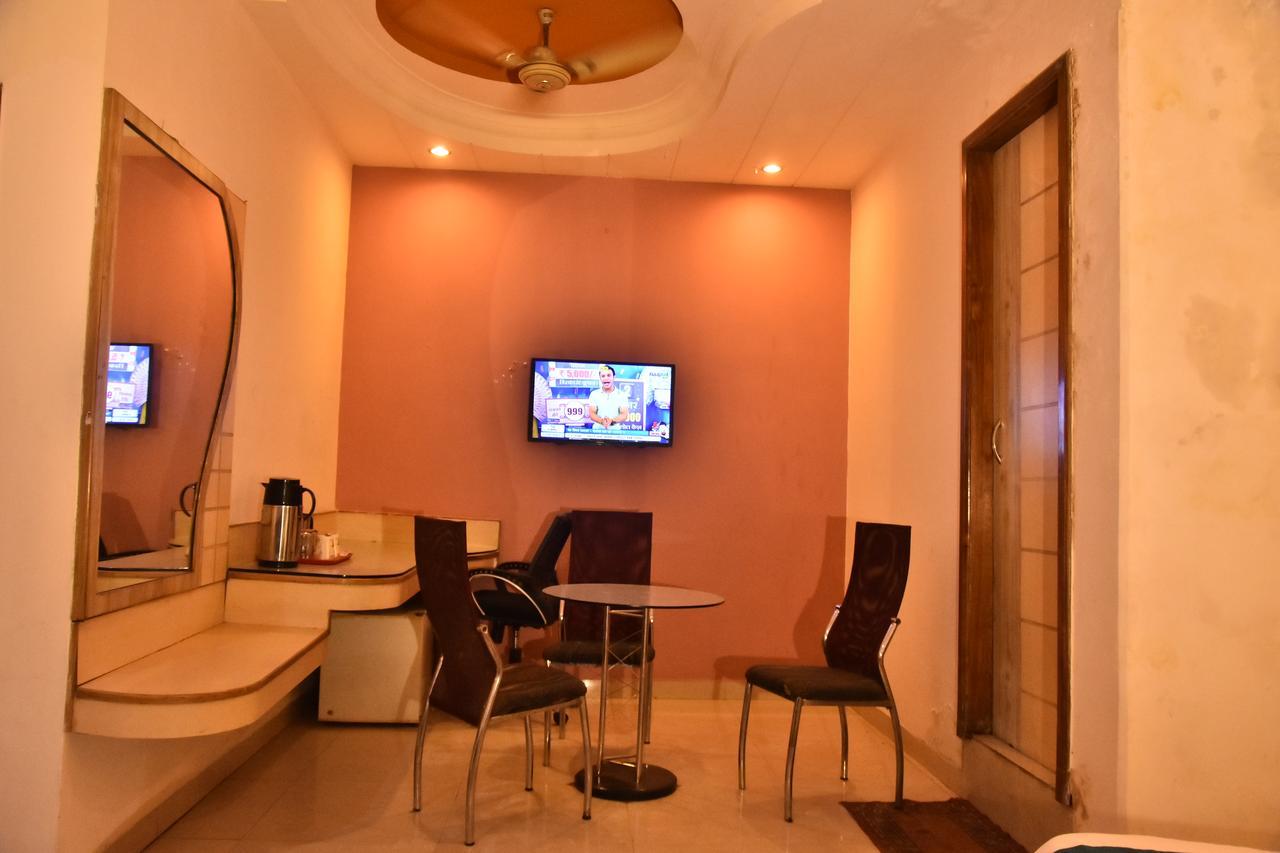 Hotel Deep Kanpur Exterior photo